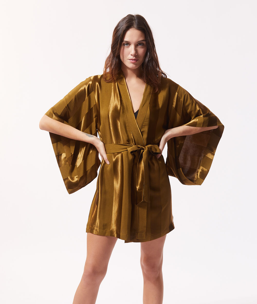 D&eacute;shabill&eacute; satin&eacute; bronze.