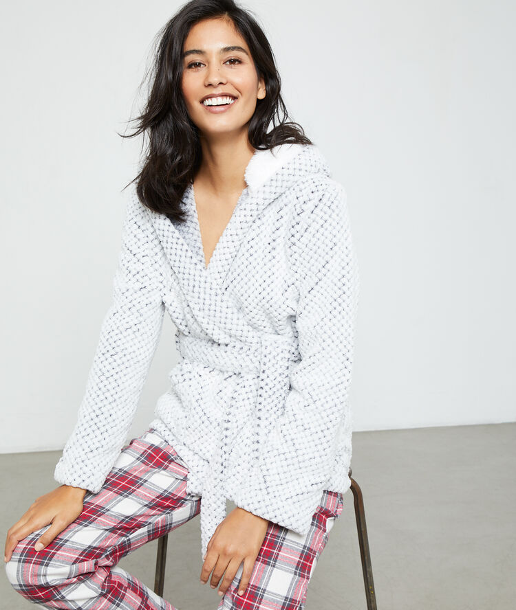 Veste &agrave; capuche gris.