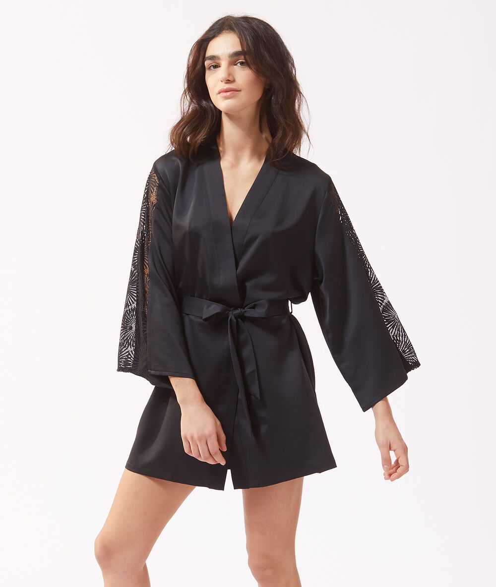 Lace kimono black.