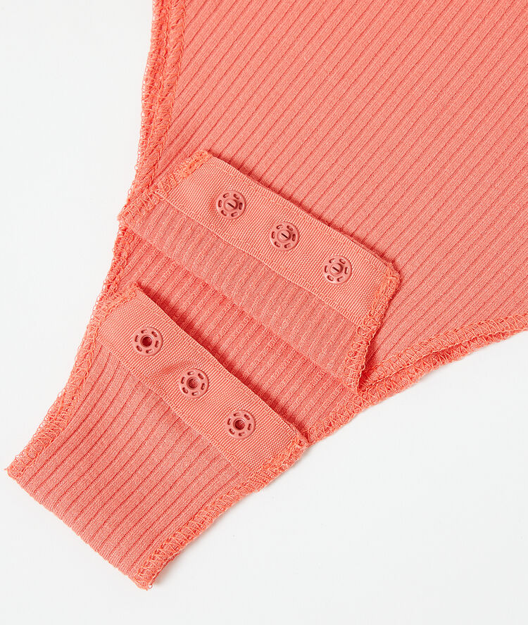 Ribbed body with plunge back pink.