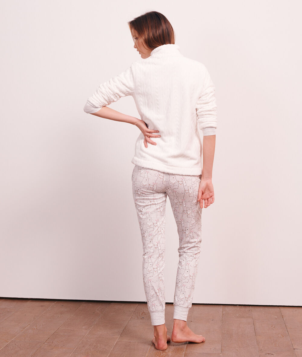 3 piece pyjama in print, fleece cardigan off white.