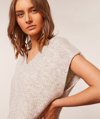 Sleeveless knitted sweater ;${refinementColor}