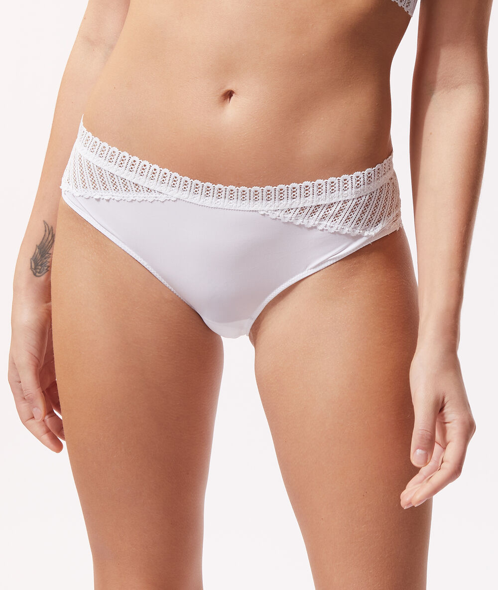Microfiber and lace shorty ecru.