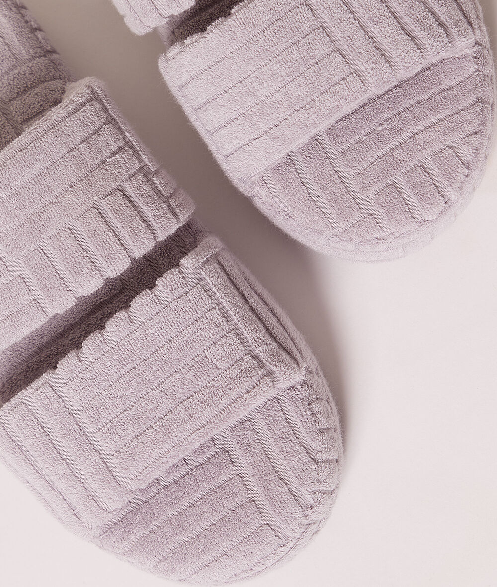 Slide slipper;${refinementColor}