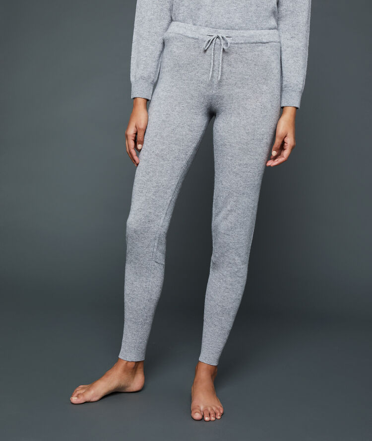 Leggings en cachemire gris.