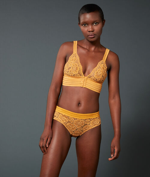 Lace micro-shorts, sporty band Lace micro-shorts, sporty band