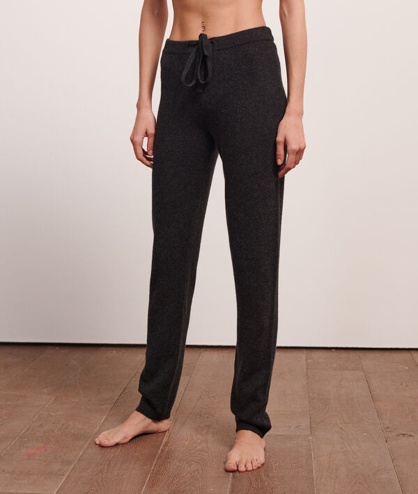 Cashmere trousers;${refinementColor}