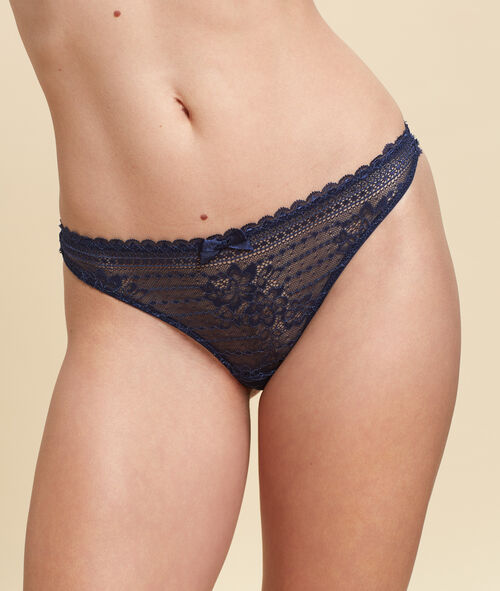 Tanga tout en dentelle Tanga tout en dentelle