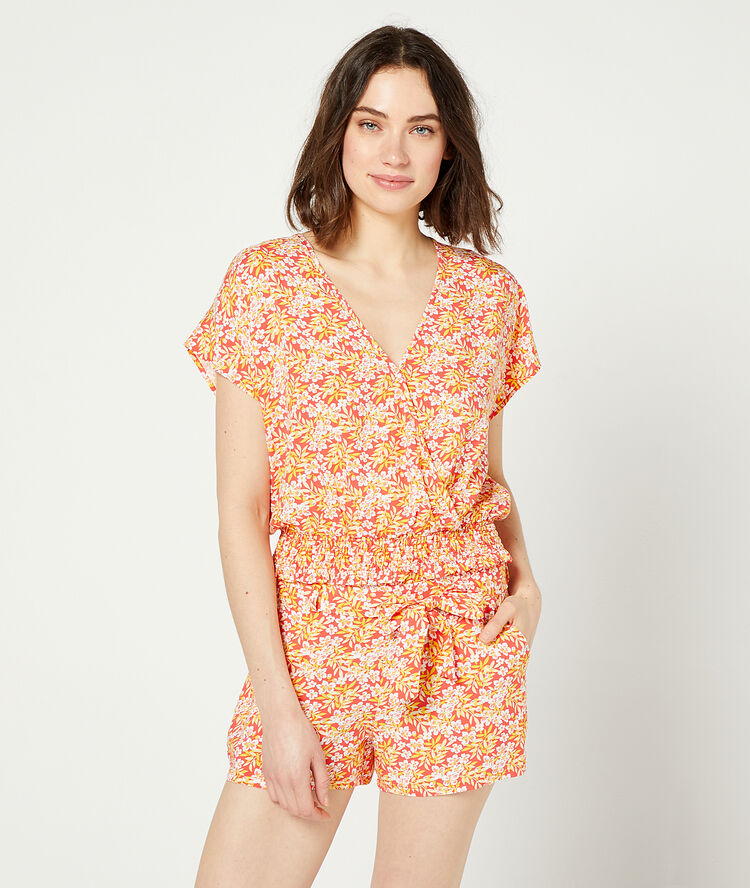 Shorts in a floral print coral.