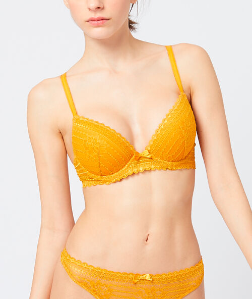 Soutien-gorge n&deg;2 - push-up plongeant en dentelle ocre.