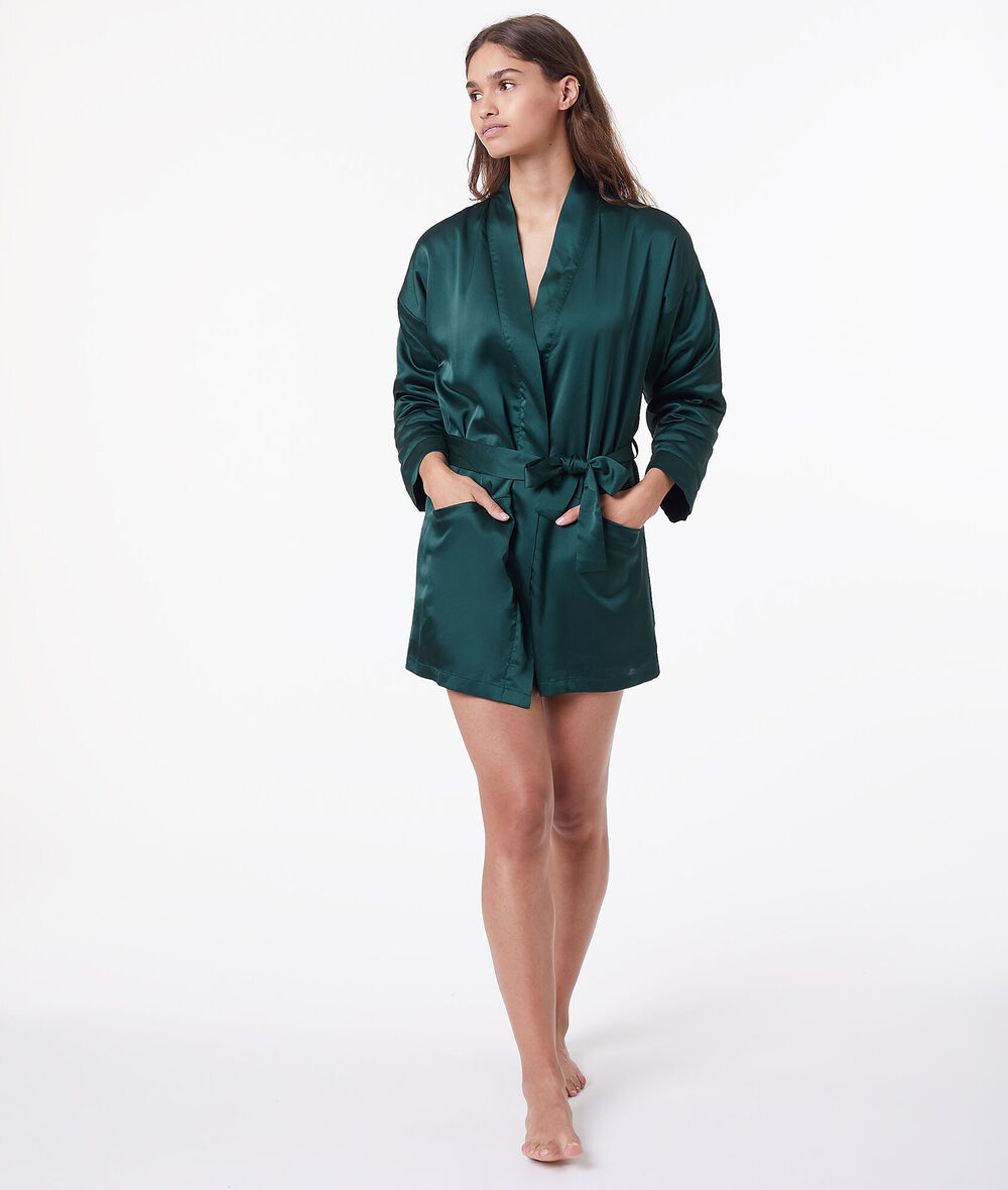Satin robe;${refinementColor}