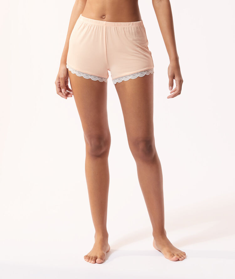 Short d&eacute;tails dentelle abricot.