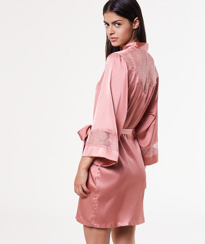 Атласный халат-кимоно с кружевными деталями;${refinementColor}