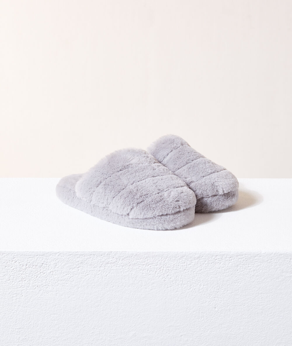 Fur effect mule slippers grey.