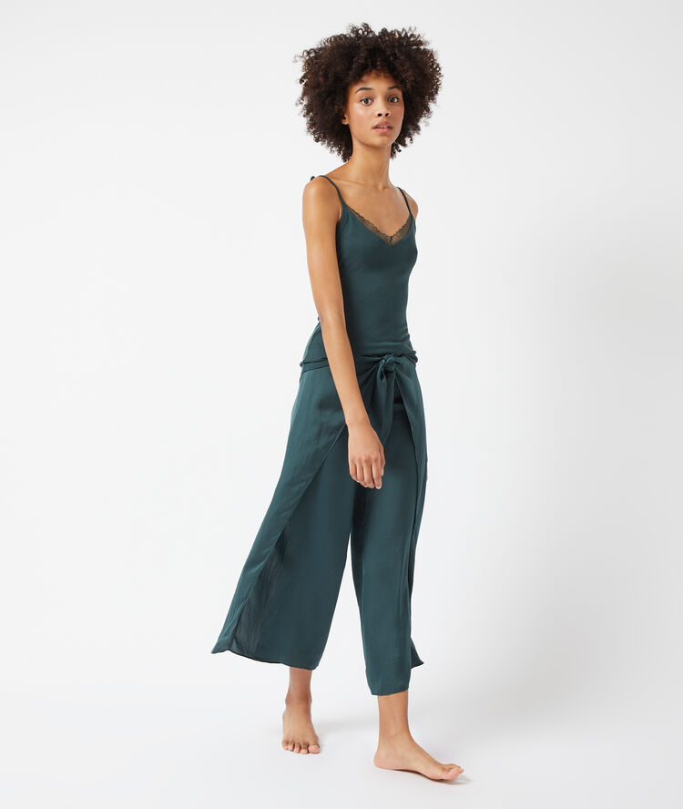 Caraco, d&eacute;tails dentelle vert.