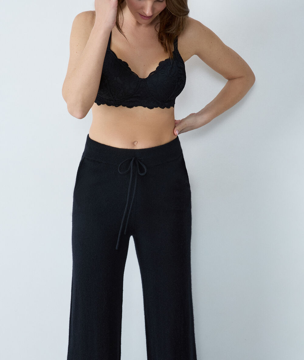 Post-masectomy light padded bra black.