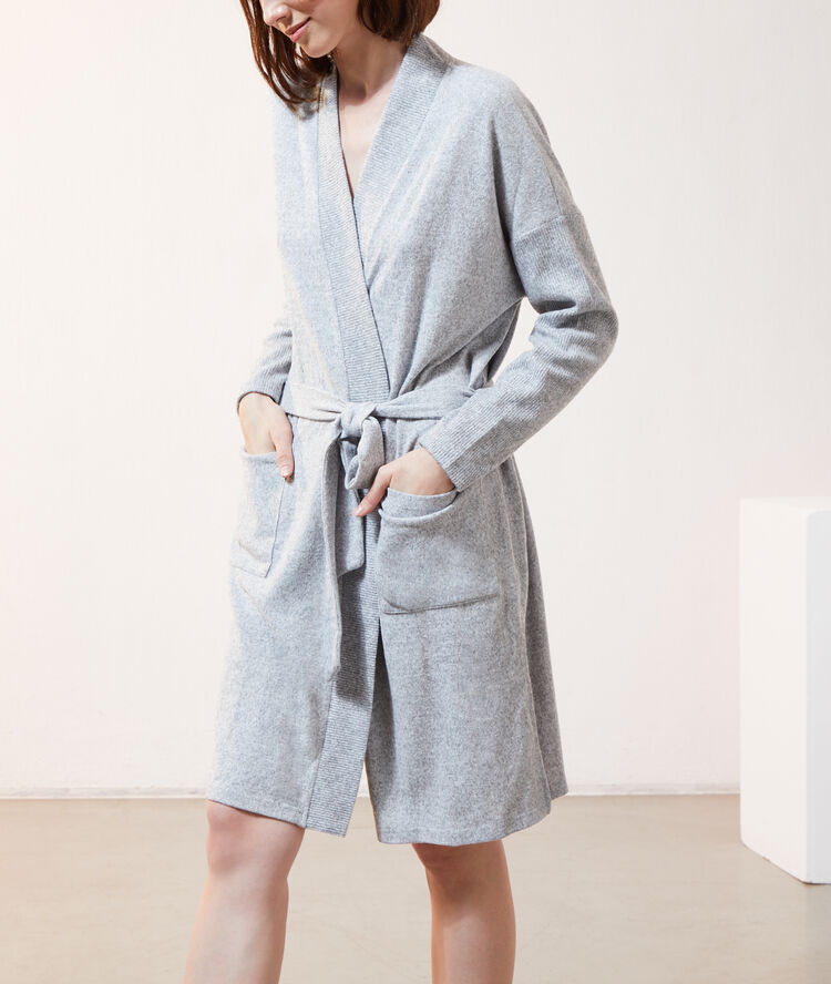 D&eacute;shabill&eacute; loungewear gris.
