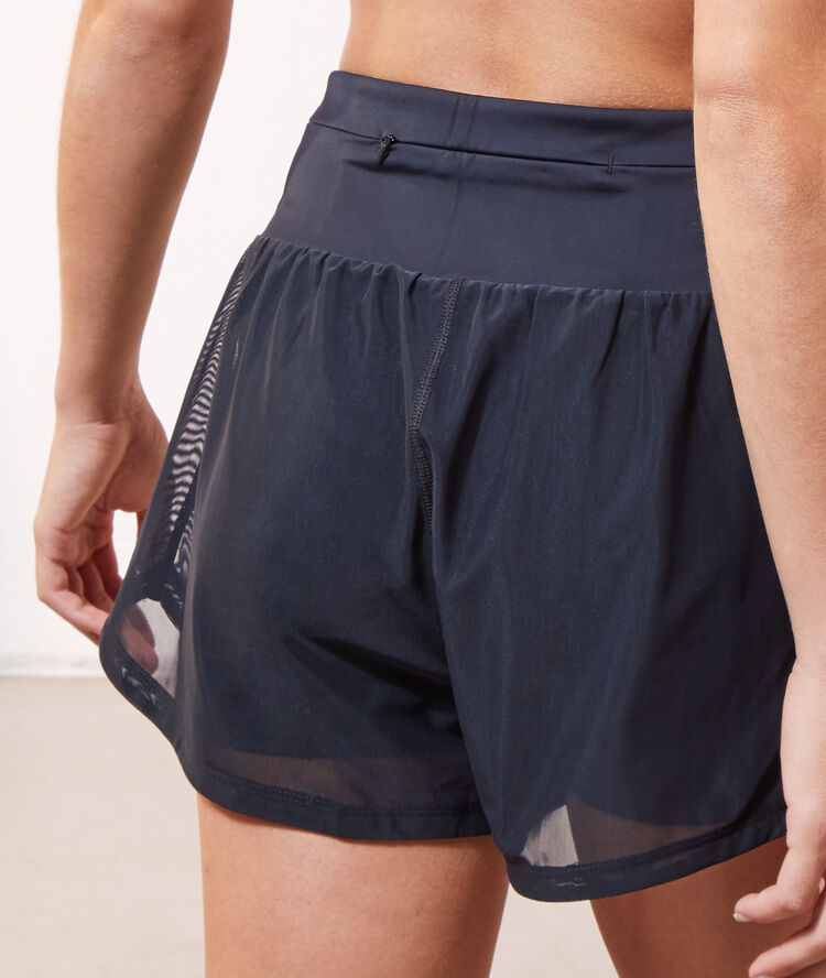 Short de training noir.