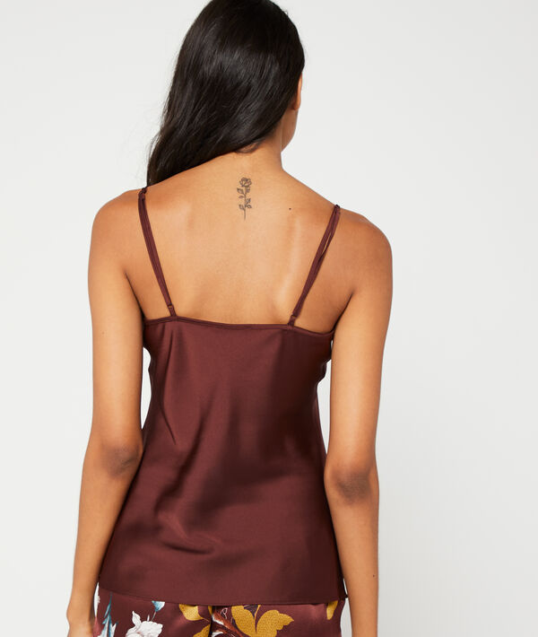 Satiny top in contrasting lace Satiny top in contrasting lace