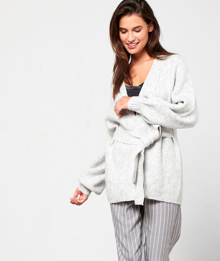Veste de pyjama à nouer gris clair.