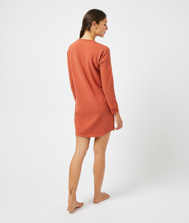 Chemise de nuit brique roux.