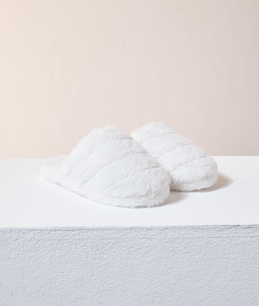 Mule slippers off white.