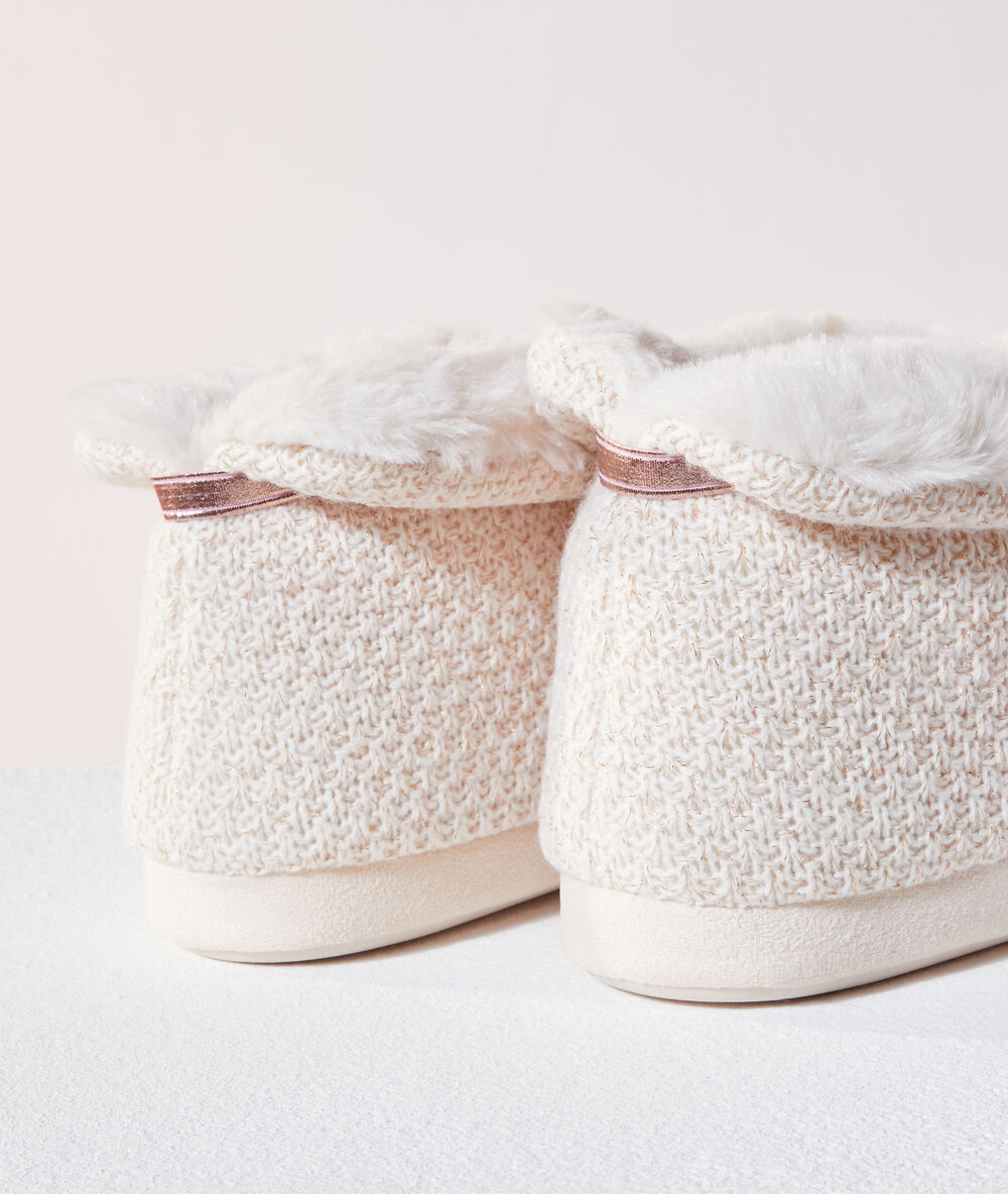 Chaussons bottines ecru.