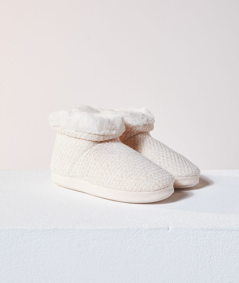 Chaussons bottines ecru.