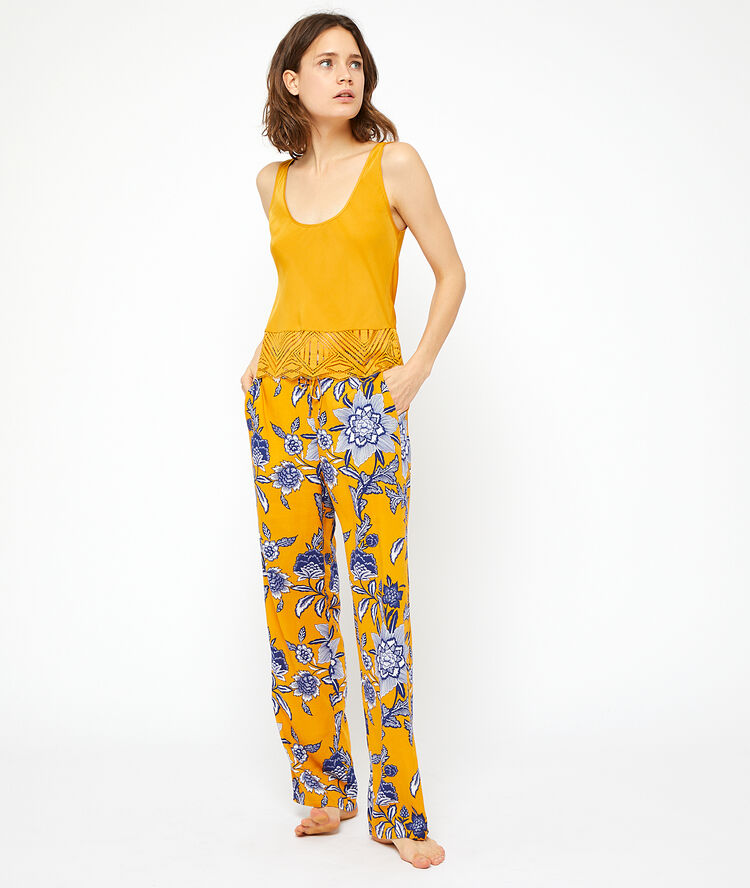 Top con bordo pizzo giallo oro.