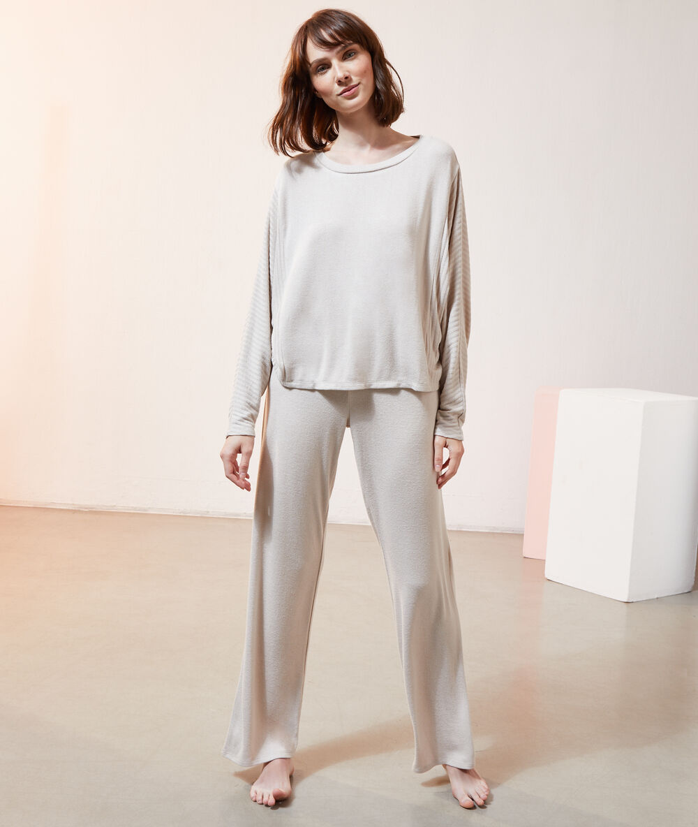 Loungewear top beige.