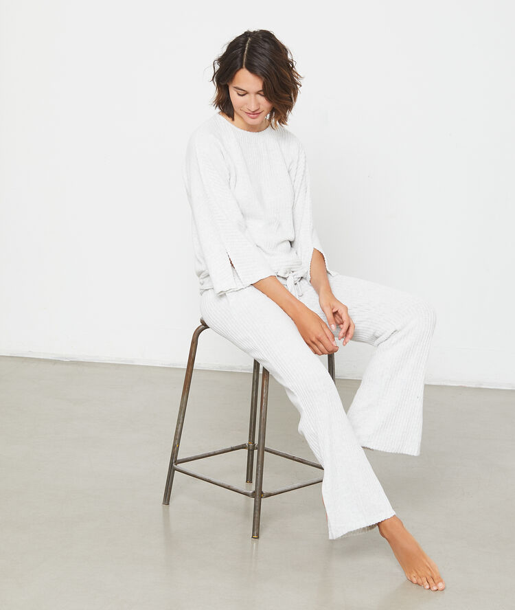 Ribbed fine jumper ecru.
