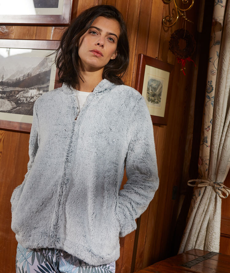 Veste en doudou gris chiné vert.