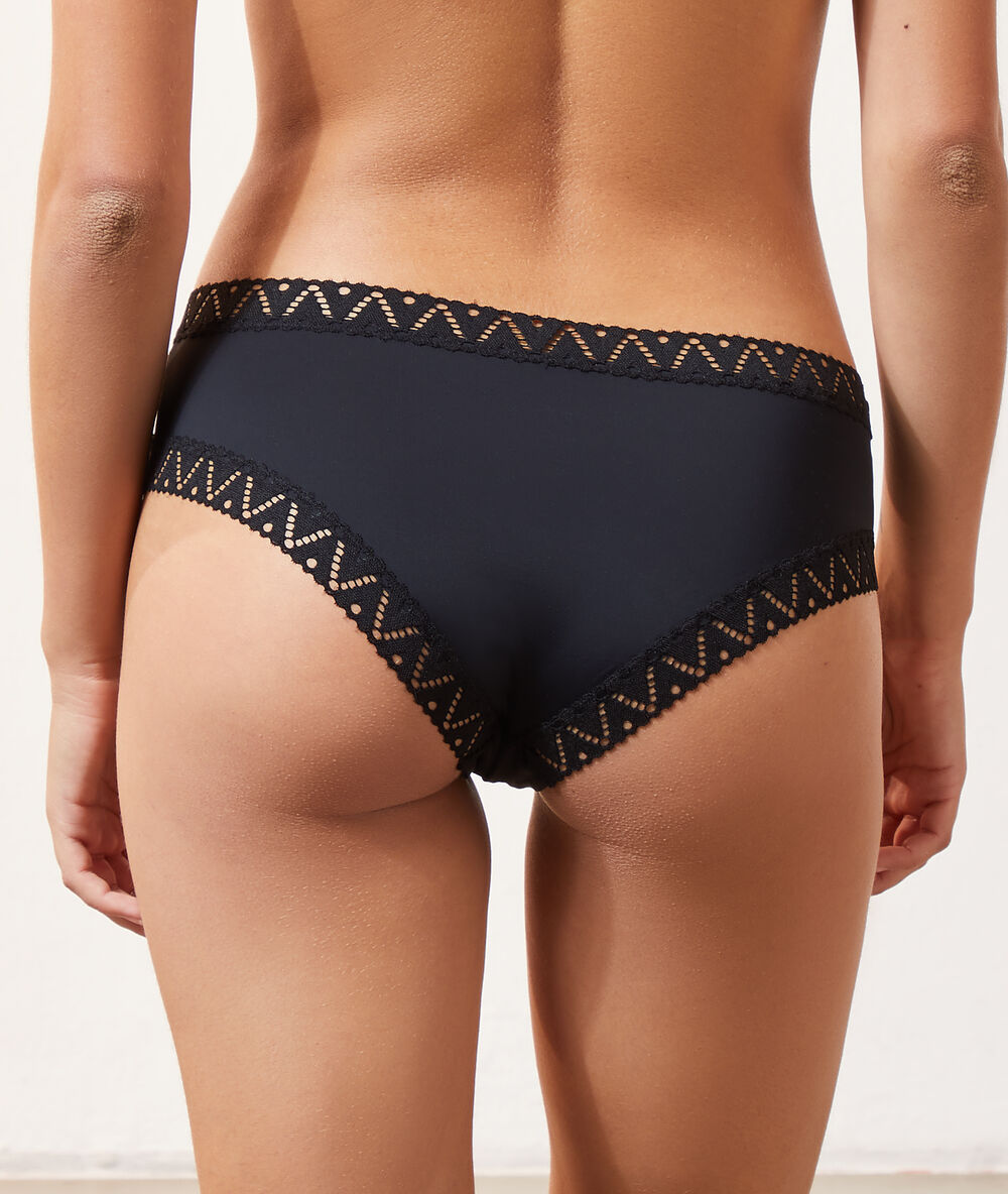 Microfiber hipster with lace details black.