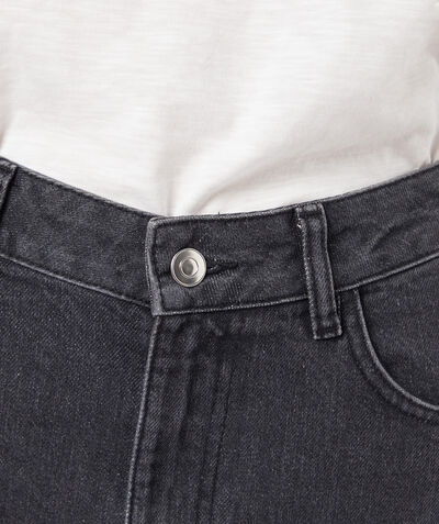 Straight cut jeans;${refinementColor}