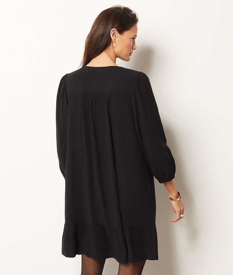 Dress with embrodery details;${refinementColor}
