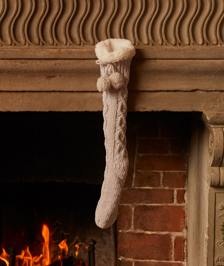 Chaussettes cocooning gris clair.