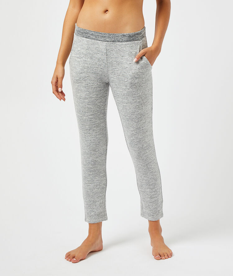 Pantalon &agrave; rayures gris.