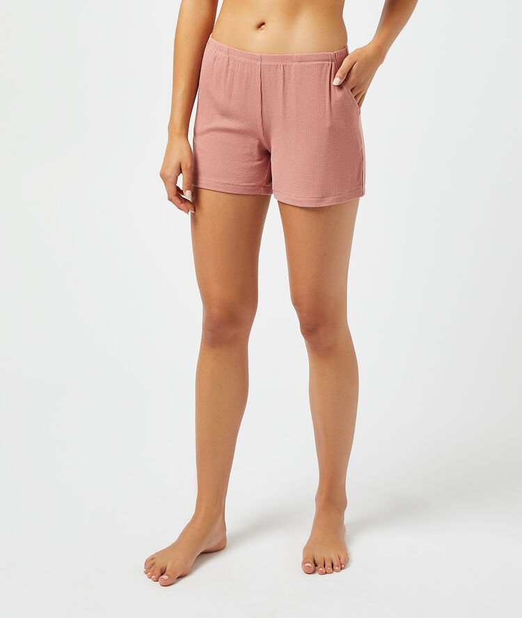 Short c&ocirc;tel&eacute; rose.