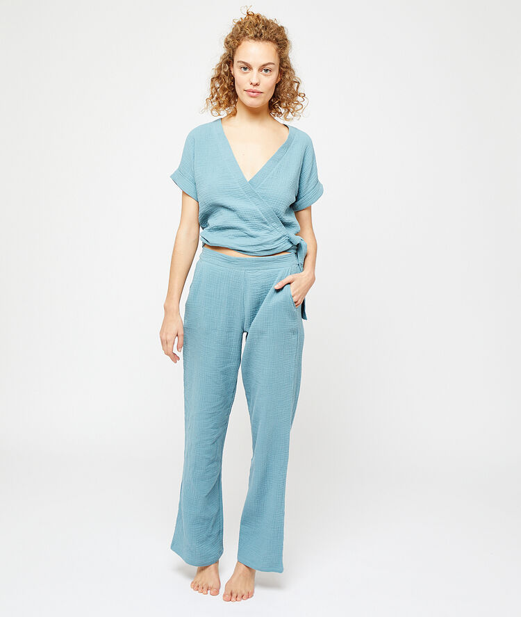 Wrap front top blue sky.