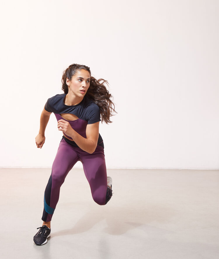 Top de training ajour&eacute; prune.