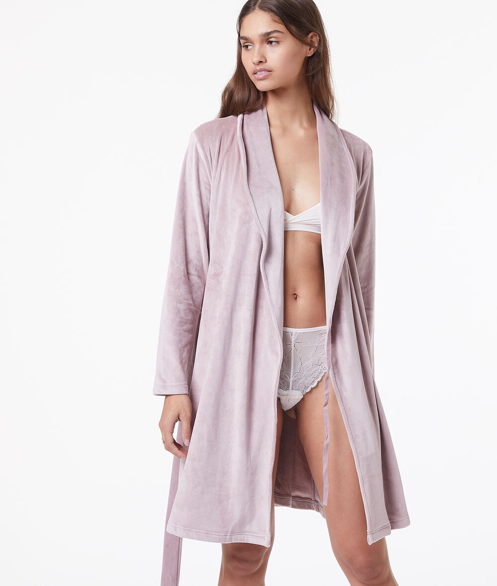 Velvet robe;${refinementColor}