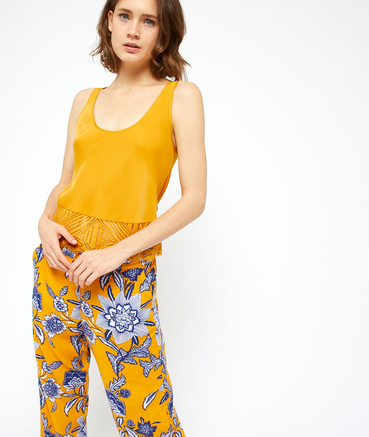 Top con bordo pizzo giallo oro.