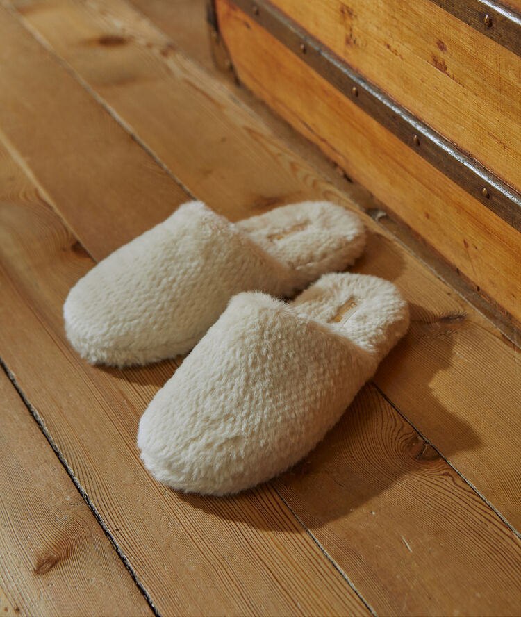 Chaussons mules ecru.