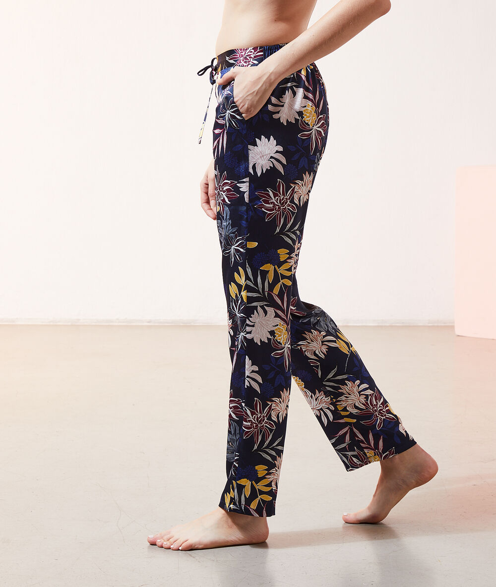 Satiny trousers in print navy blue.