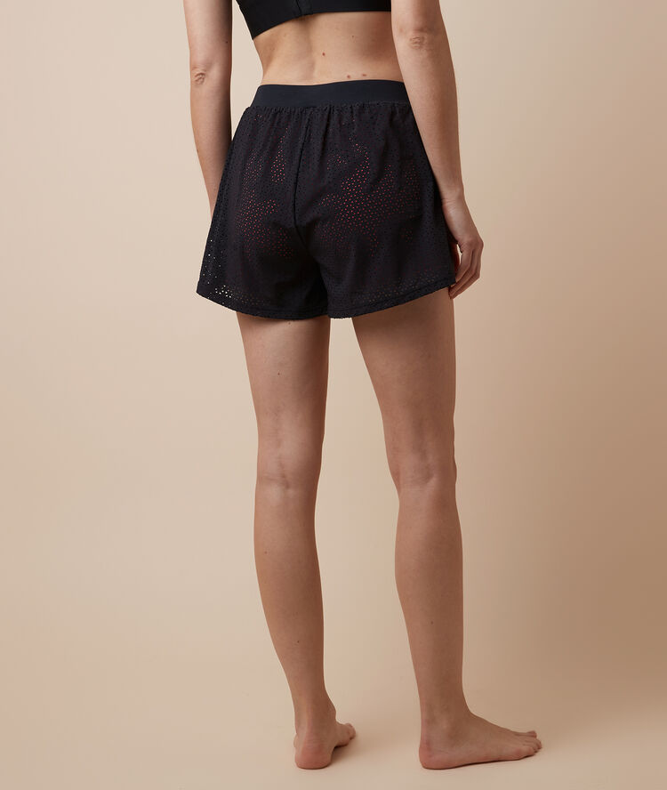 Short de training noir.