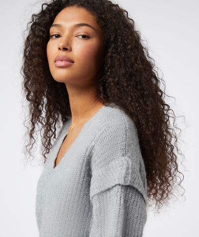V-neck knit sweater;${refinementColor}