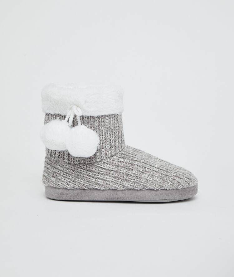 Chaussons bottines fourr&eacute;es &agrave; pompons gris clair.