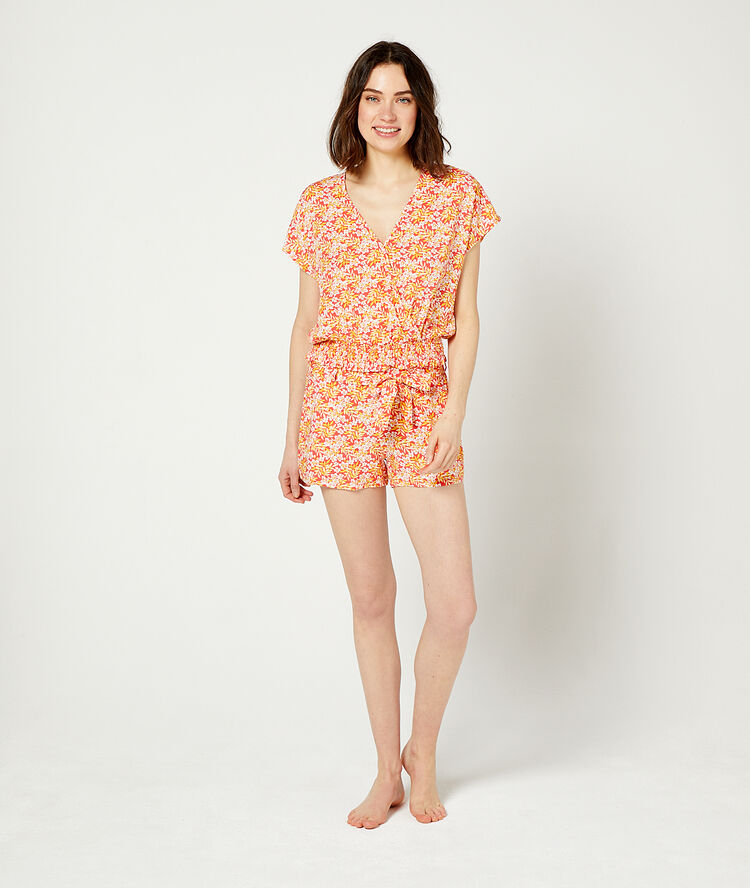 Shorts in a floral print coral.