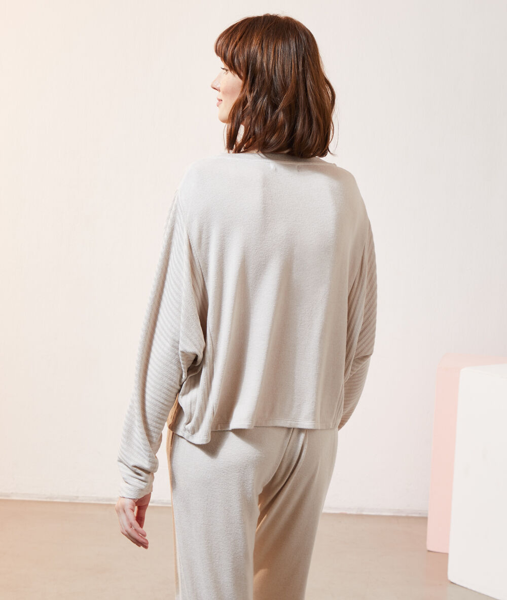 Loungewear top beige.