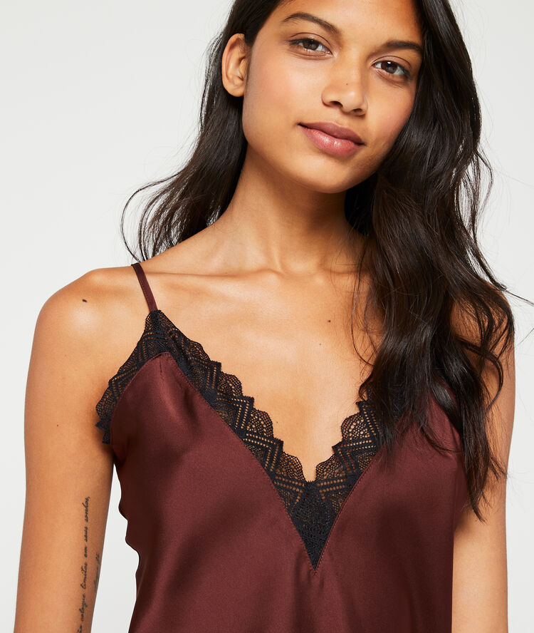 Satiny top in contrasting lace brown.